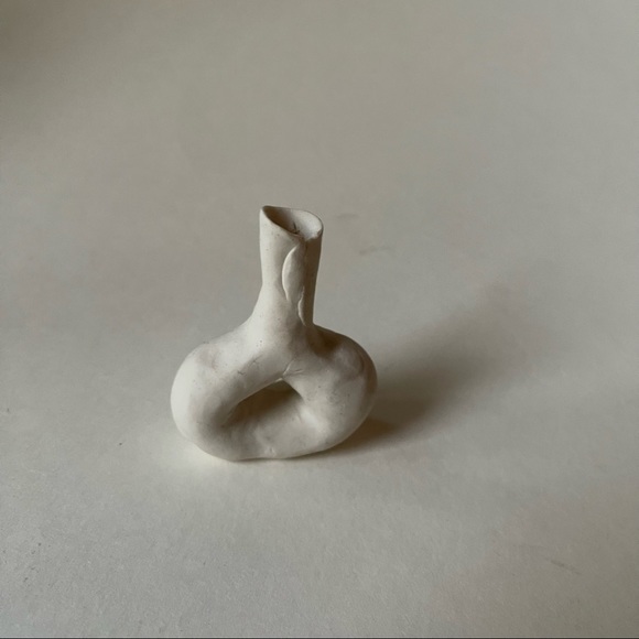 New 1" handmade white unpainted sculpted clay vase mini - Picture 5 of 5